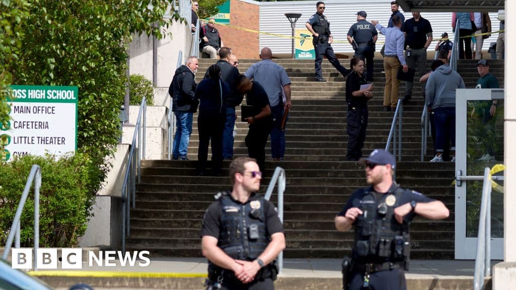 Six injured in Washington state school stabbing - BBC image