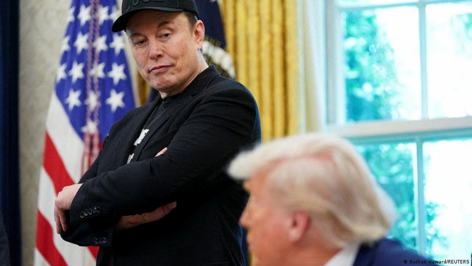 Elon Musk ordered a slowdown of Starlink in Ukraine — report - DW.com image